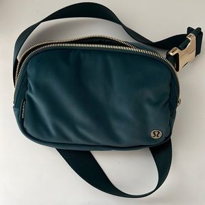Lululemon Everywhere Belt Bag Extended Velour Green Jasper